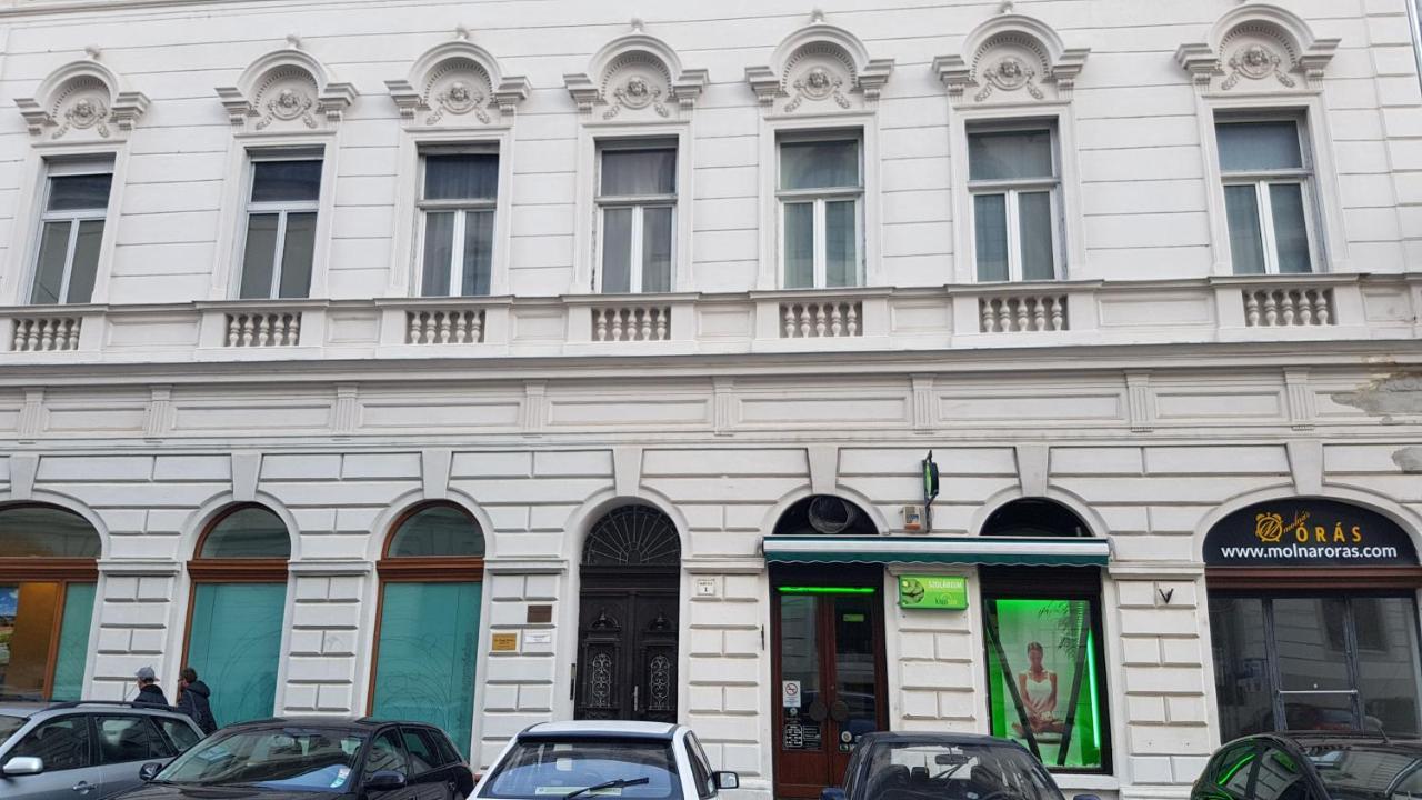 Boutique Ii. Apartment Eger Bagian luar foto