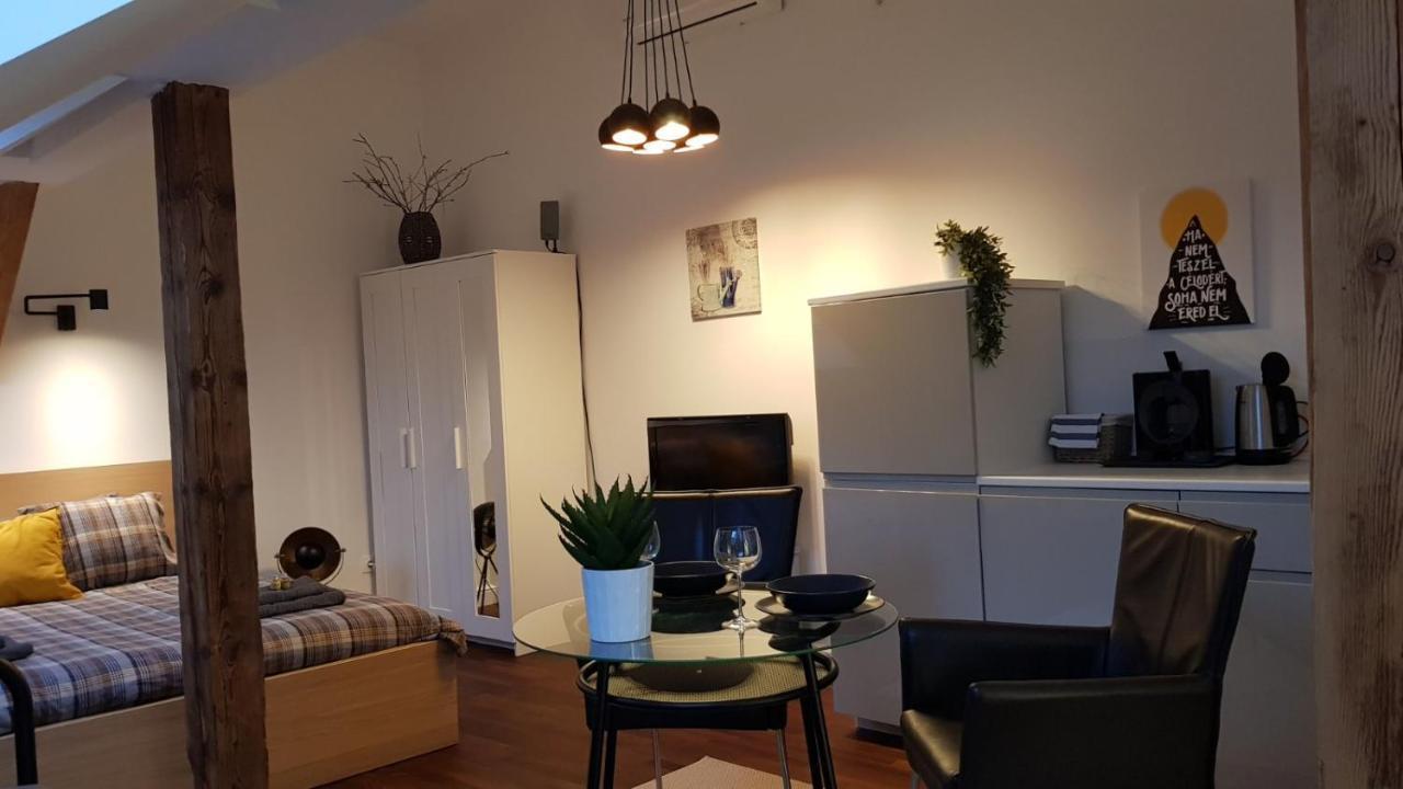 Boutique Ii. Apartment Eger Bagian luar foto